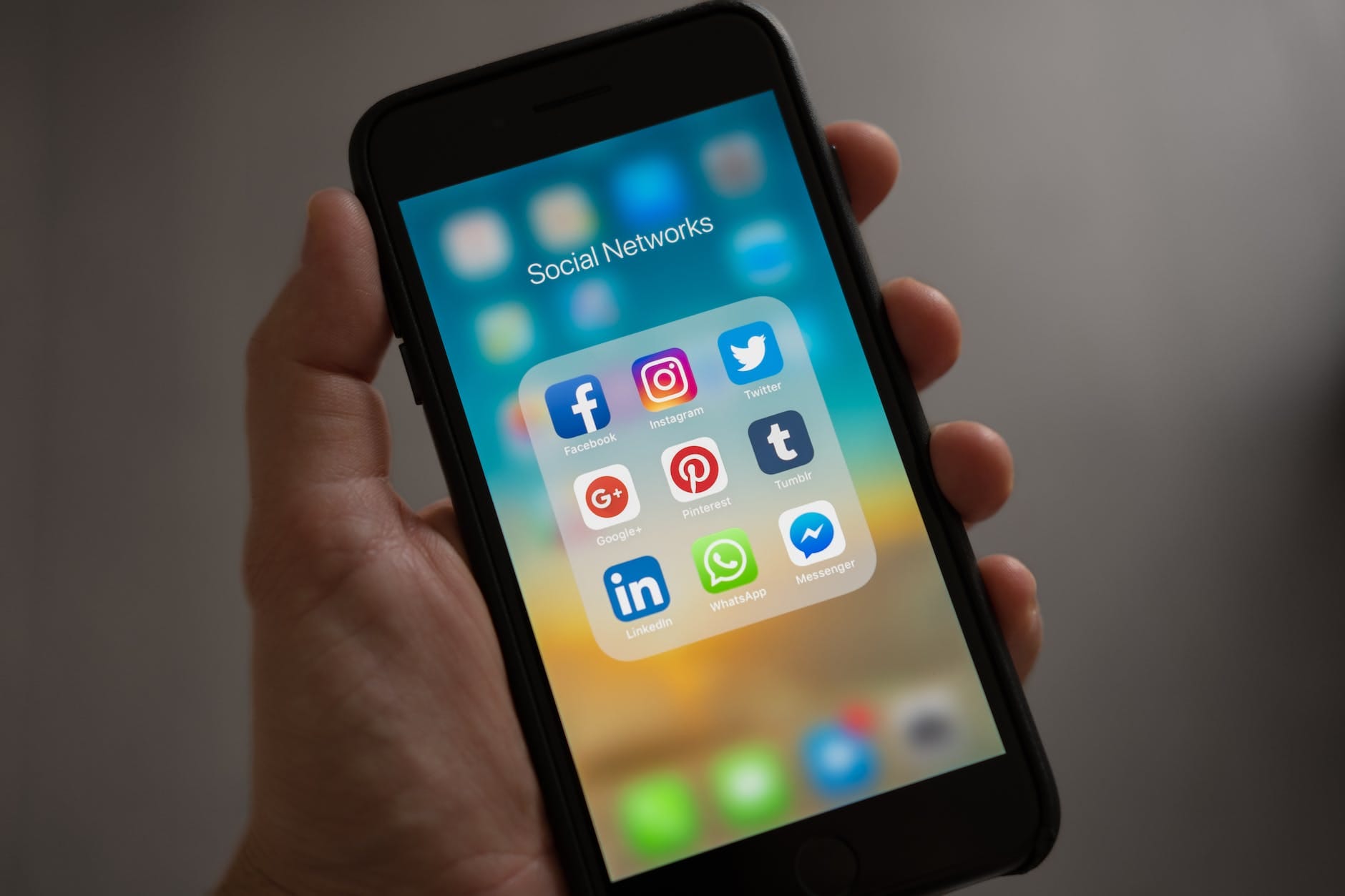 Challenges for the video game industry - Social networks as video game competitors