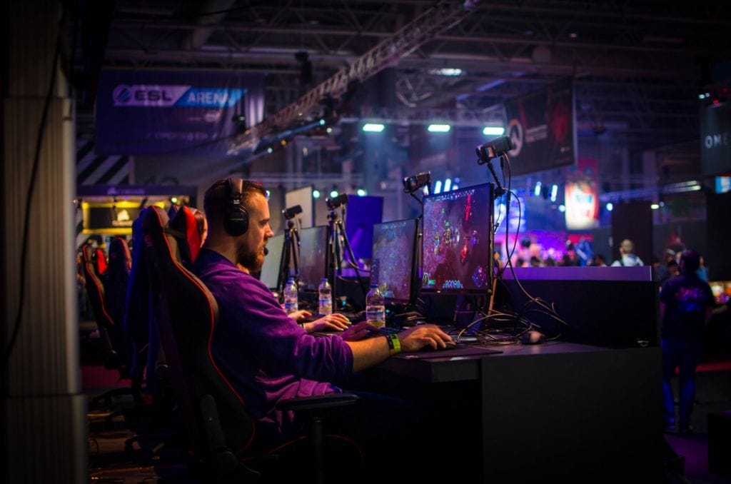 How to become an esports team manager - Esports athlete/player in action